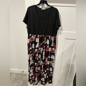 Chic Black Floral Maxi Dress